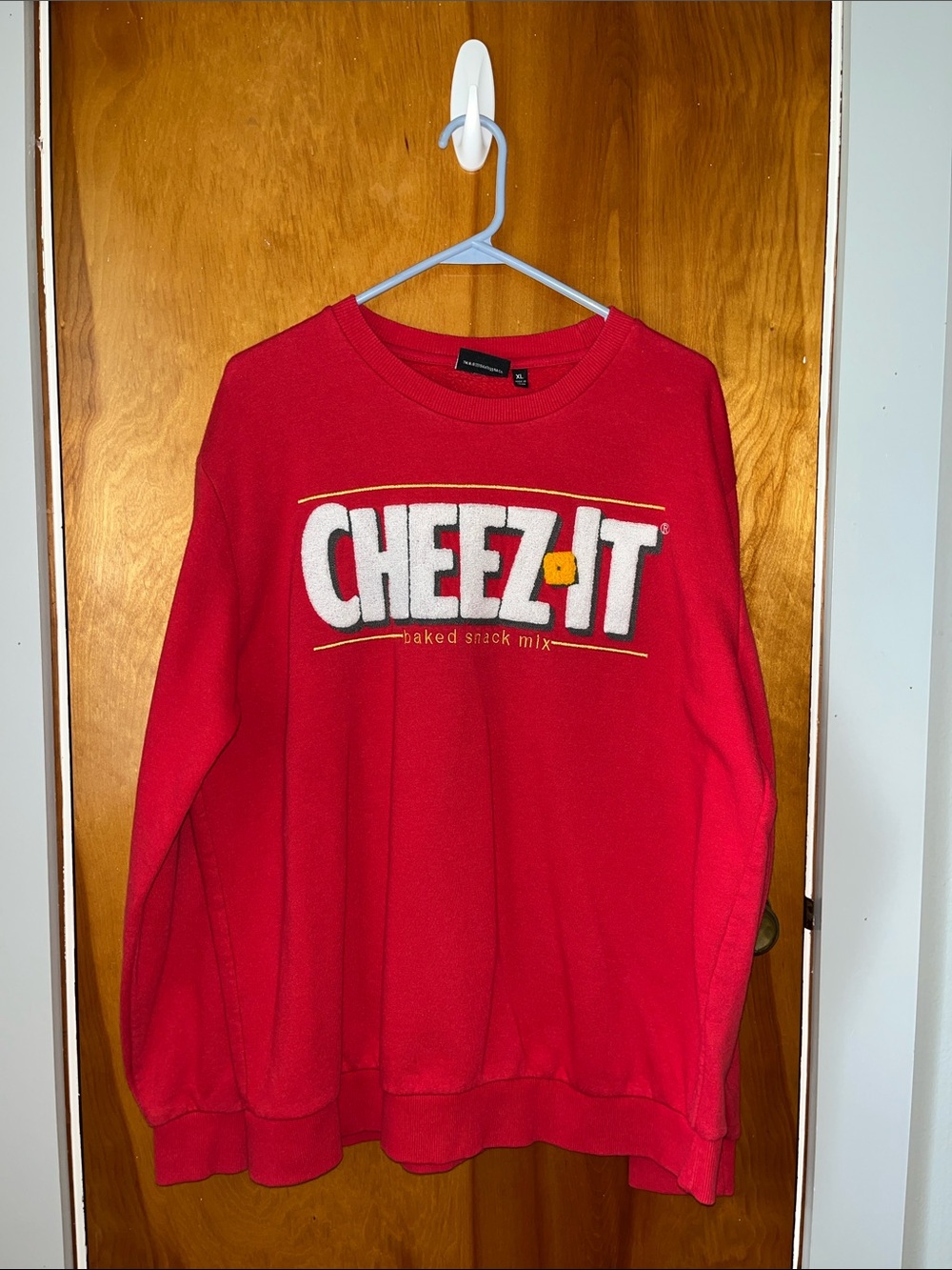 Vintage Cheez It Men’s Crewneck Sweater